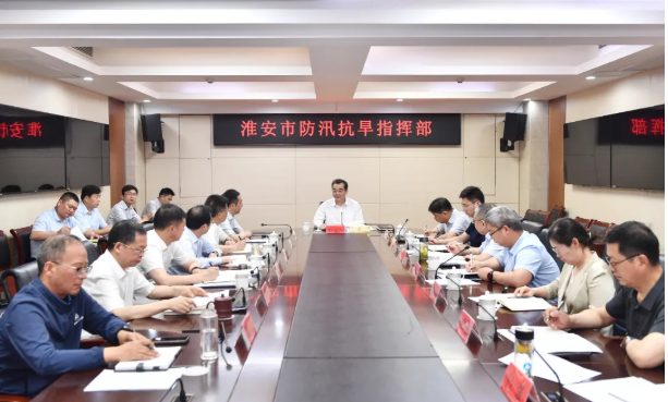 市领导调度防台防汛工作